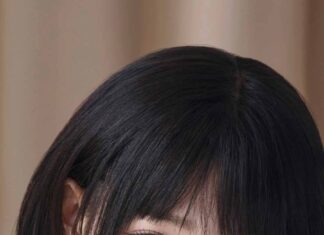 “Korean ‘Living Doll’ Reveals Her Simple Skincare Secret: Always Carry These 2 Basic Products”