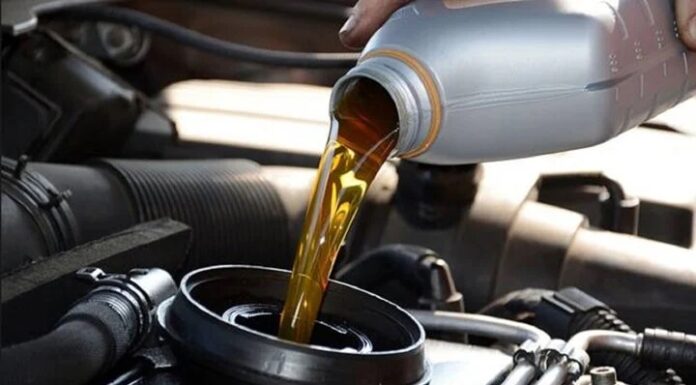 Should You Change Your Oil When the Engine is Hot or Cold?