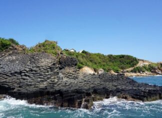 The Ultimate Long Weekend Getaway: Discover Central Vietnam’s Top 5 Breathtaking Destinations for an Unforgettable Escape.