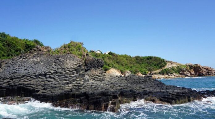 The Ultimate Long Weekend Getaway: Discover Central Vietnam’s Top 5 Breathtaking Destinations for an Unforgettable Escape.