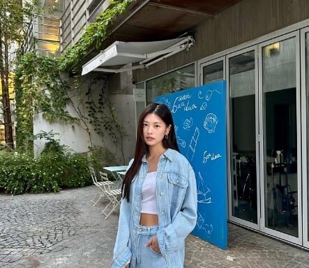 “Leading Lady of ‘Love Next Door’ Sports a Savvy Sense of Style with Her Simple Yet Super Chic Looks”