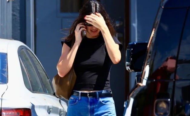 The Ultimate Guide to Jeans Styling: Elevate Your Denim Game with These Model-Approved Tips