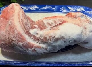 The Magic of Meat Defrosting: A Super-Quick Guide Using Vinegar and Salt