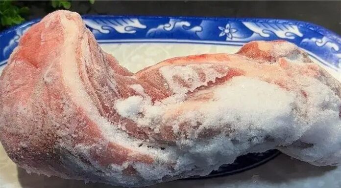 The Magic of Meat Defrosting: A Super-Quick Guide Using Vinegar and Salt