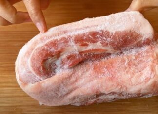 The Magic of Vinegar and Salt: Defrost Meat in 5 Minutes for Tender, Fresh Results