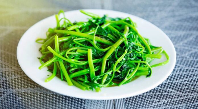 Mastering the Art of Stir-Frying Water Spinach with Green Garlic: A Restaurant Chef’s Guide to Achieving the Perfect Crisp, Delicious Dish