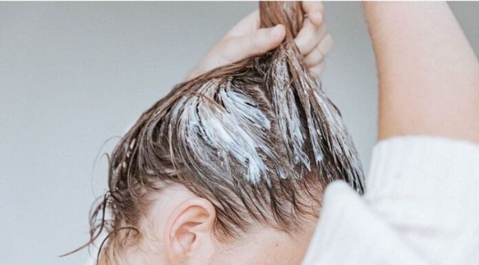 The Ultimate Guide to Scalp Exfoliation: 4 Recipes to Combat Oily Hair and Massive Shedding