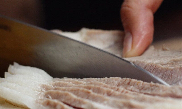 “The Great Meat Slice Debate: Longitudinal or Transverse?”