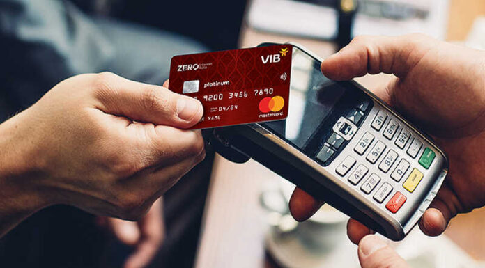 What are Credit Cards? Understanding the Difference Between Credit and Debit Cards