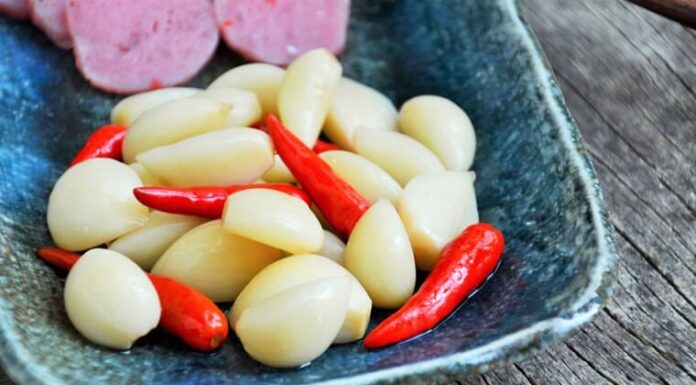 “The Ultimate Guide to Preserving White Garlic: Avoiding the Green Tint”