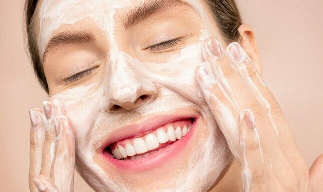 6 Skin Care Blunders That Are Making You Break Out