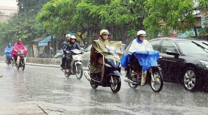 The Art of Motorcycle Braking: Mastering the Skill to Avoid Slips in the Rain