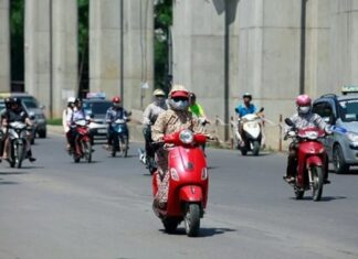 Does Hot Weather Require Releasing Air from Motorcycle Tires?