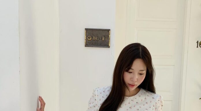 5 Outfits That Seamlessly Transition From Summer to Fall, Helping Women Stay Stylish