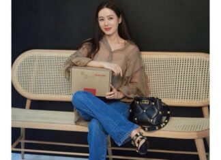 “How to Style Your Jeans Like a Moneyed Korean Beauty”