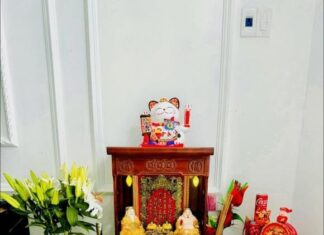 The God of Wealth’s Altar Disrupted by a Mischievous Mouse: Is There Any Significance to the Moved Incense Bowl?