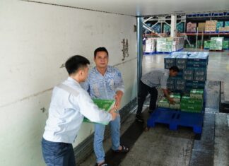 “Vinamilk Steps Up: Donating Essential Nutrition Products Worth Nearly 3 Billion VND to 10 Provinces Affected by Storms and Floods”