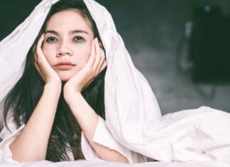 The Secret to Bright Eyes: Unveiling the Power Ingredients in Eye Creams and How to Use Them Right