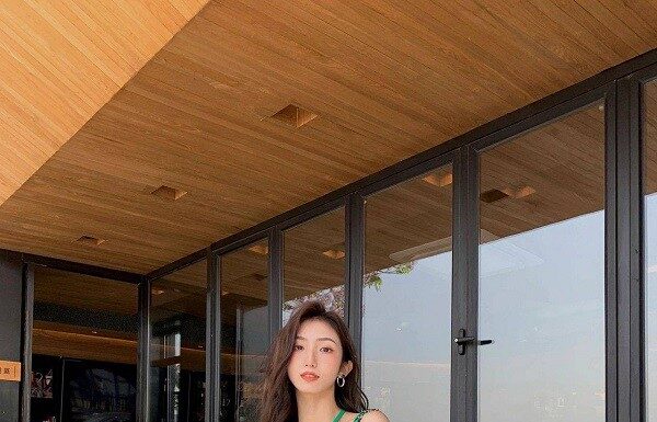 The Ultimate Style Guide: 10 Ways to Wear a Slit Denim Skirt Like a Pro