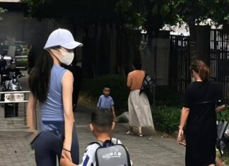 Are Sisters Guilty of a “Naive Sin” by Wearing Leggings to Pick Up Their Children from School?