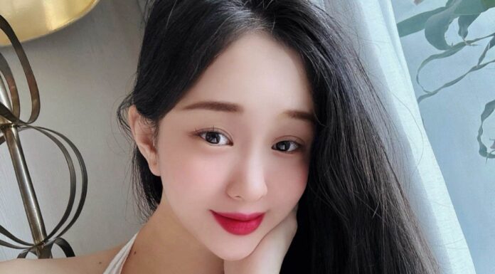 The Girl With the Perfect Body: “I Attribute My Perfect 90-61-88 cm Figure to a Diet of Vegetables and Walking”