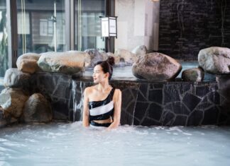 The Northern Actress, Aged 40, Steams Up the Screen with Her Sultry Looks and Hot Spring Secrets
