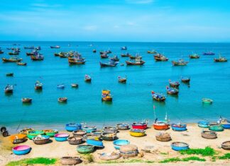 “Traveling to the Beach During Storm Season: A Guide to Staying Safe in 2024”