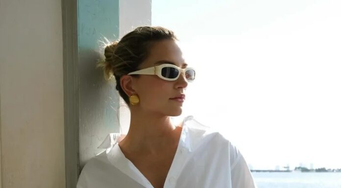 The Ultimate Guide to Vintage Style: 8 Must-Have Pieces