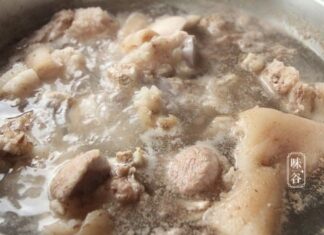 The Ultimate Guide to Fall-Off-the-Bone Pork Knuckles: A Mouthwatering, No-Water Wonder.