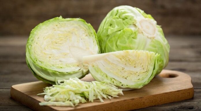 “Two Common Mistakes That Turn Your Stir-Fried Cabbage Soggy and Watery”