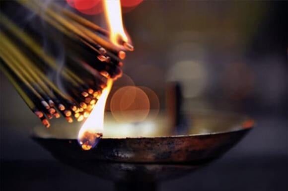 Why You Should Avoid Burning Incense at Night. When is the Best Time to Burn Incense?