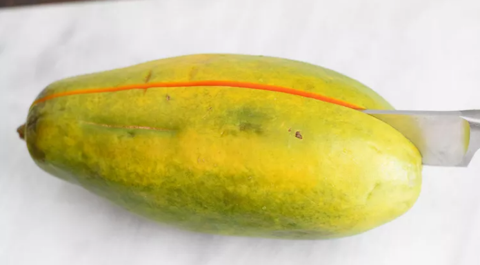 The Ultimate Guide to Papaya Cutting: 3 Simple Ways to Make Your Dish Look Stunning.