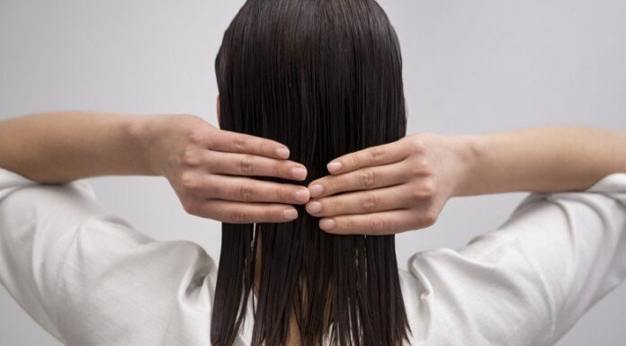 3 Tips for Beating Greasy Hair That Are More Effective Than Dry Shampoo