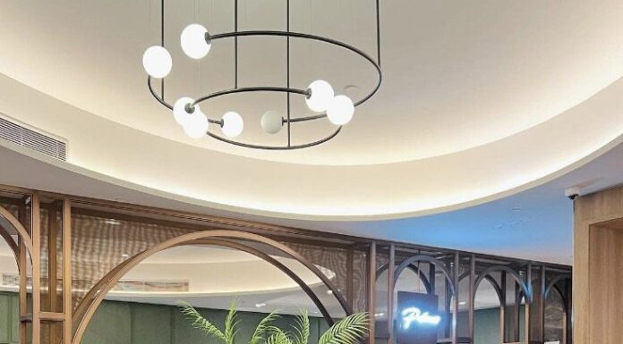 The Ultimate Guide to Styling: 6 Tips to Lengthen Your Silhouette and Achieve a Red-Carpet-Worthy Look