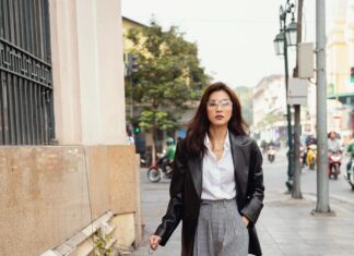 The Ultimate Guide to Achieving an Elegant, Upper-Class Look on a Budget: Four Essential Items for a Luxurious You