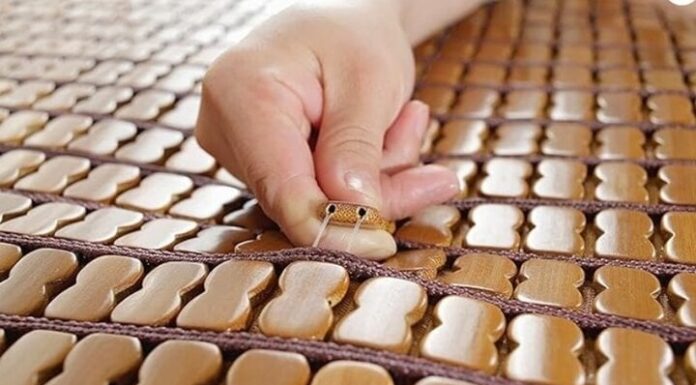 The Ultimate Guide to Cleaning Bamboo Mats: A 10-Minute, Waterless Wonder