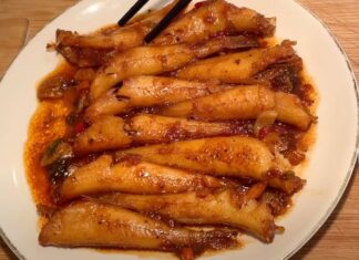 “A Delicious and Appetizing Dish: Mud Skipper Fish Simmered in Fragrant Pepper Sauce”
