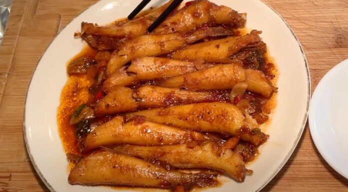 “A Delicious and Appetizing Dish: Mud Skipper Fish Simmered in Fragrant Pepper Sauce”