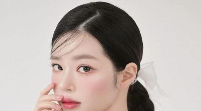 The Autumn Shed: 9 Tips for Women to Prevent Hair Loss, Including the Wooden Comb Swish