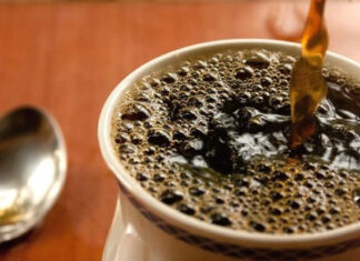 Pouring Coffee in the Washing Machine: Have You Heard of This Nifty Trick?