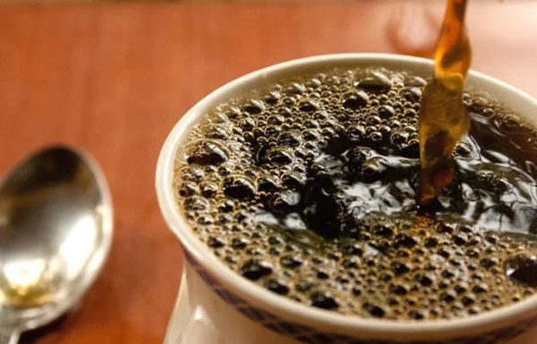 Pouring Coffee in the Washing Machine: Have You Heard of This Nifty Trick?