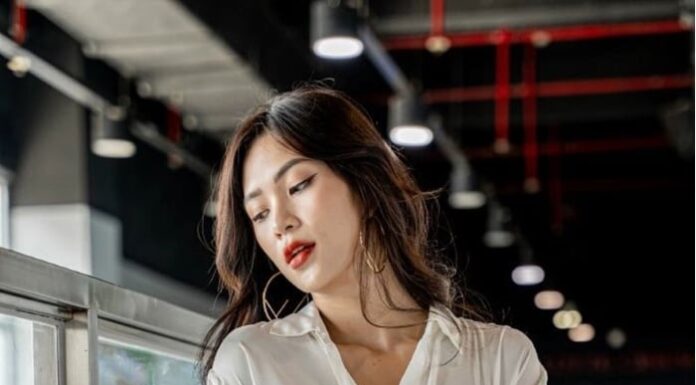 5 Stunning and Stylish Silk Shirt Styles for Women