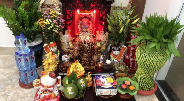 The God of Wealth, Offer More Than Just Chicken, Rice, Candies and Cakes, Offer These to Uncover a Gold Mine of Prosperity