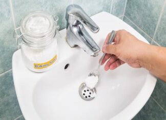 The Ultimate Guide to Sparkling Clean: Transform Your Yellow-Stained Sink with a Common Household Powder