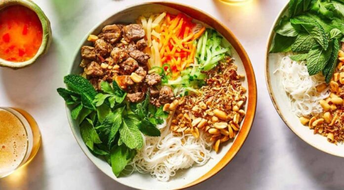 The Ultimate Guide to Mouth-Watering Grilled Pork Noodle Delight: A Simple and Quick Recipe Sensation