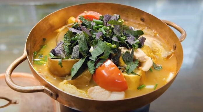 Why is Northern-style Cà Bung made with crushed fermented rice and shrimp paste?