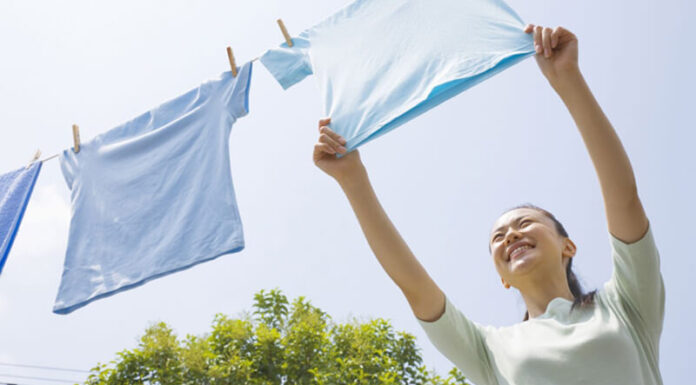 “How to Get Rid of Musty Smells and Yellow Armpit Stains on Shirts Quickly and Easily”