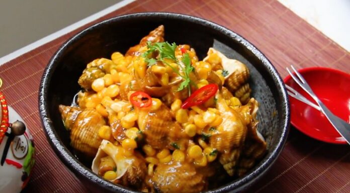 “Buttered Corn and Snail Stir-Fry: A Delectable, Aromatic Treat”
