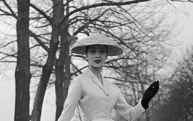 The World’s Most ‘Easy-Going’ Dress Style That Women of All Ages Can Pull Off With Panache.