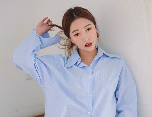 The Secret to Looking Younger: 5 Must-Have Office Wardrobe Essentials for Women Over 40